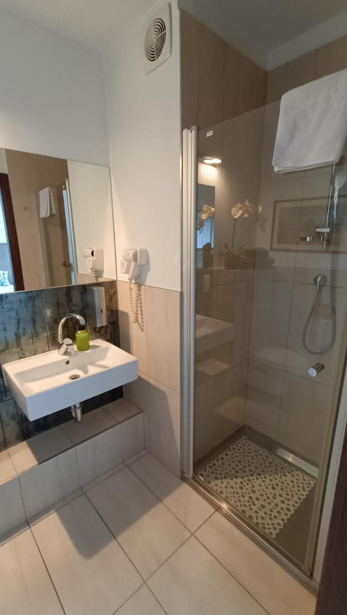 Apartment 118 W Pieciogwiazdkowym Hotelu Plaza 200 M Dobruk Apartamenty Prywatny *