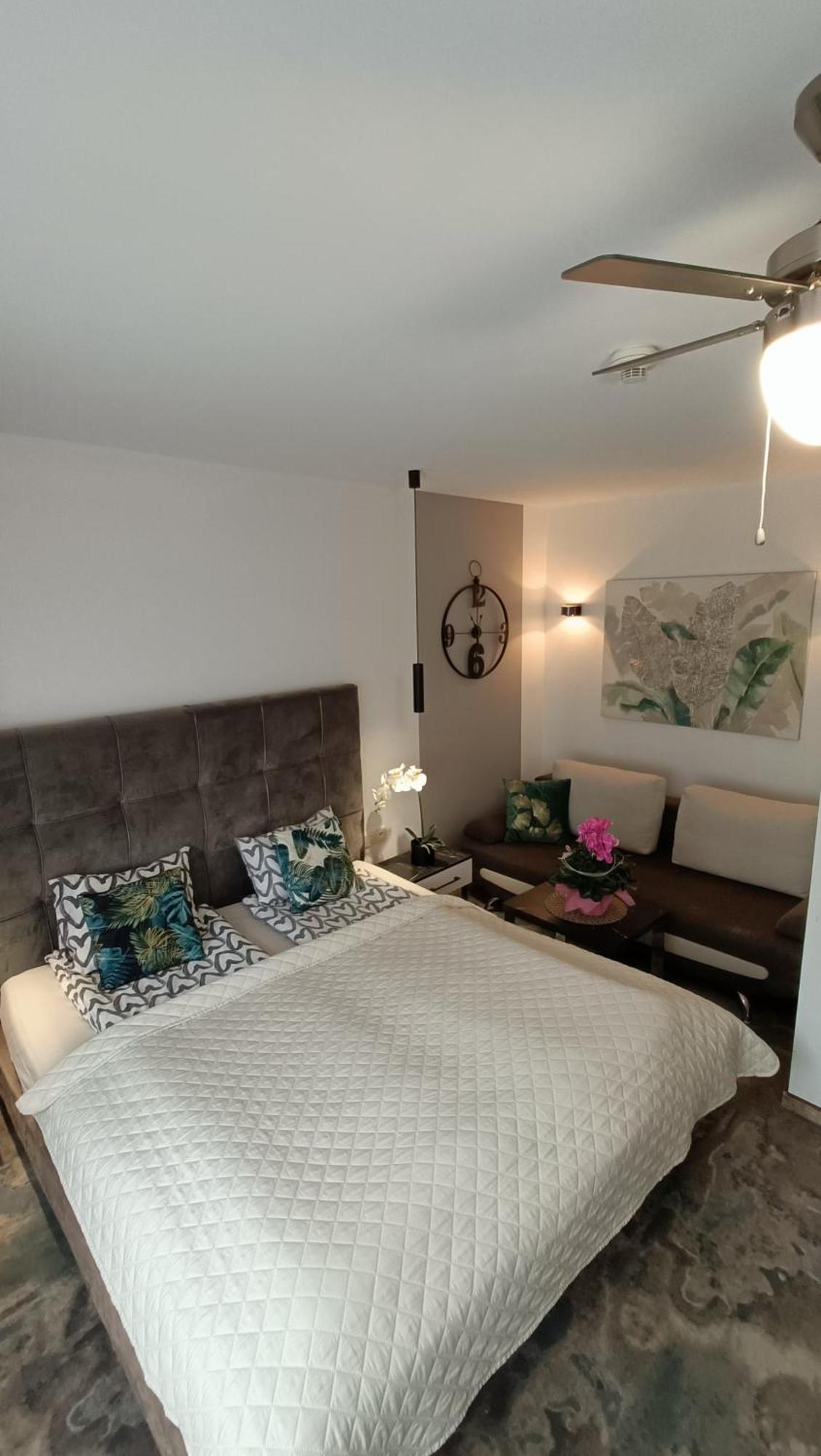 118 W Pieciogwiazdkowym Hotelu Plaza 200 M Dobruk Apartamenty Prywatny