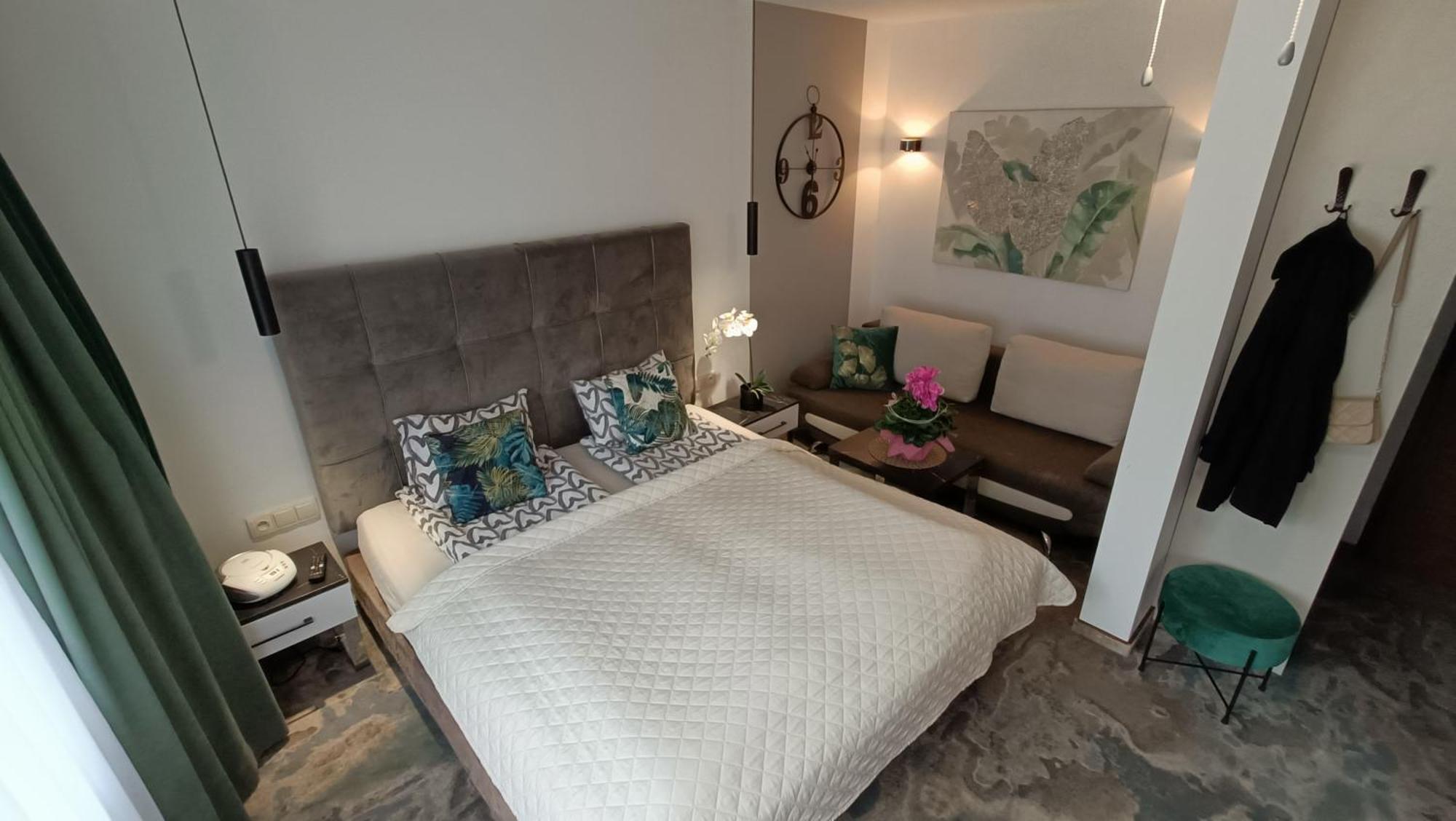 Apartment 118 W Pieciogwiazdkowym Hotelu Plaza 200 M Dobruk Apartamenty Prywatny